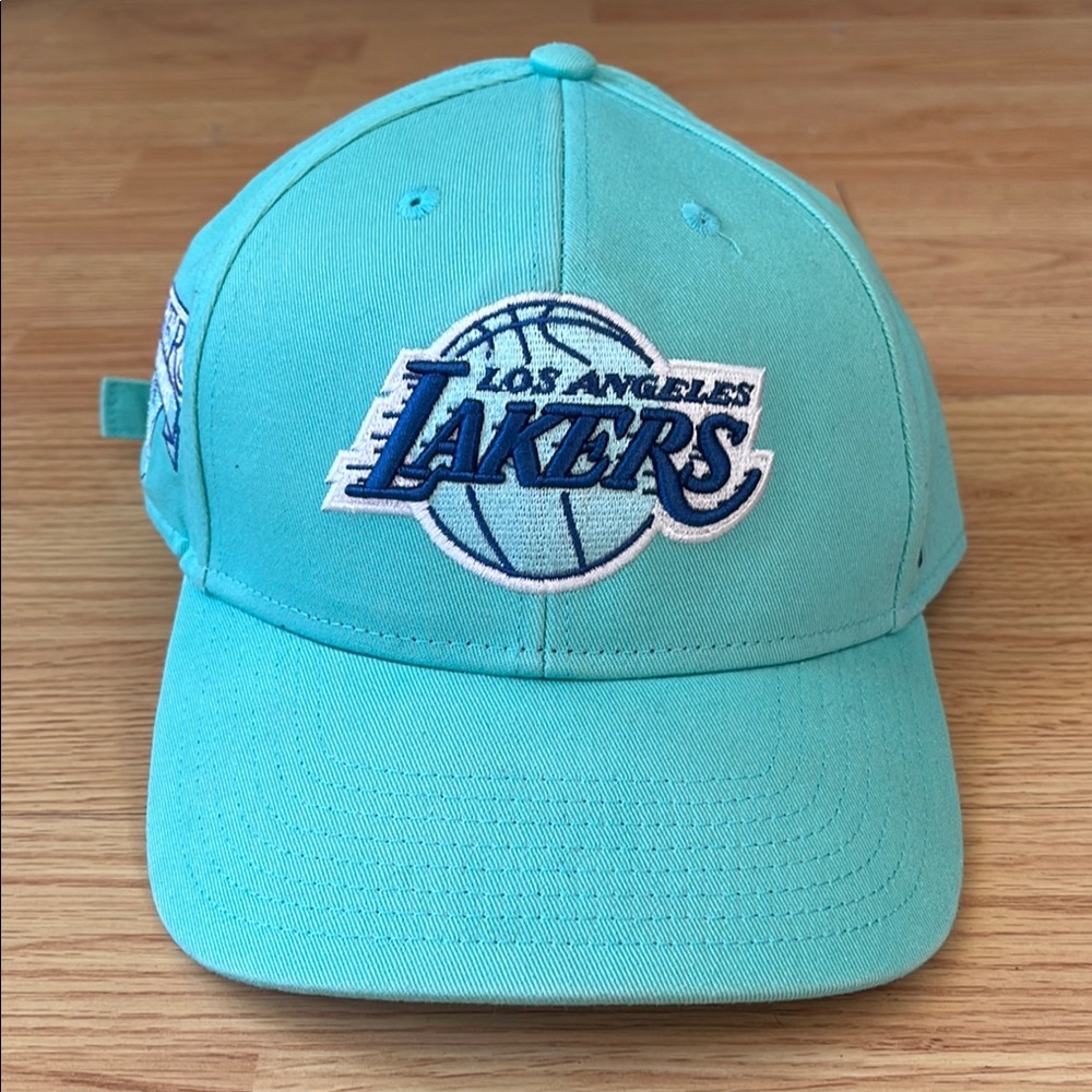 Los Angeles Lakers Teal Cap